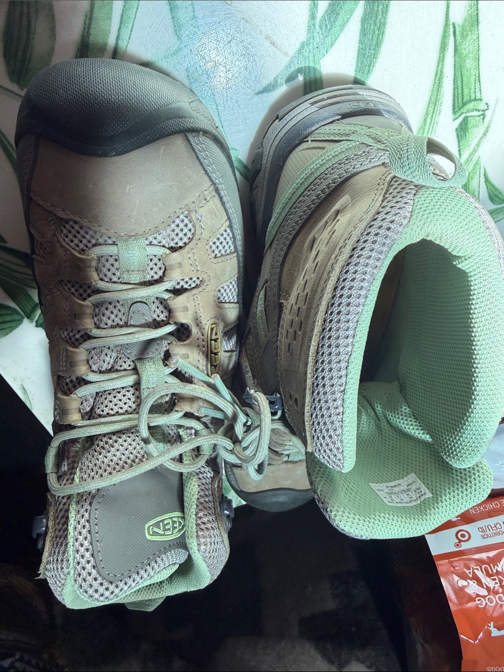 Keen Hiking Boots in Sage Green and Taupe 10 women’s happy hiking! - Picture 4 of 9